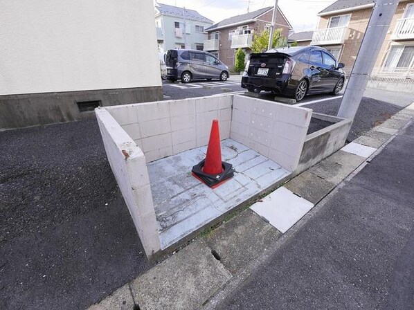 吉川タウンハウス IIの物件内観写真